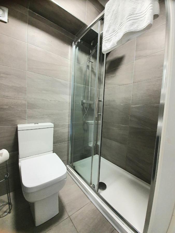Oyo Butlers Hotel Sheffield Bagian luar foto